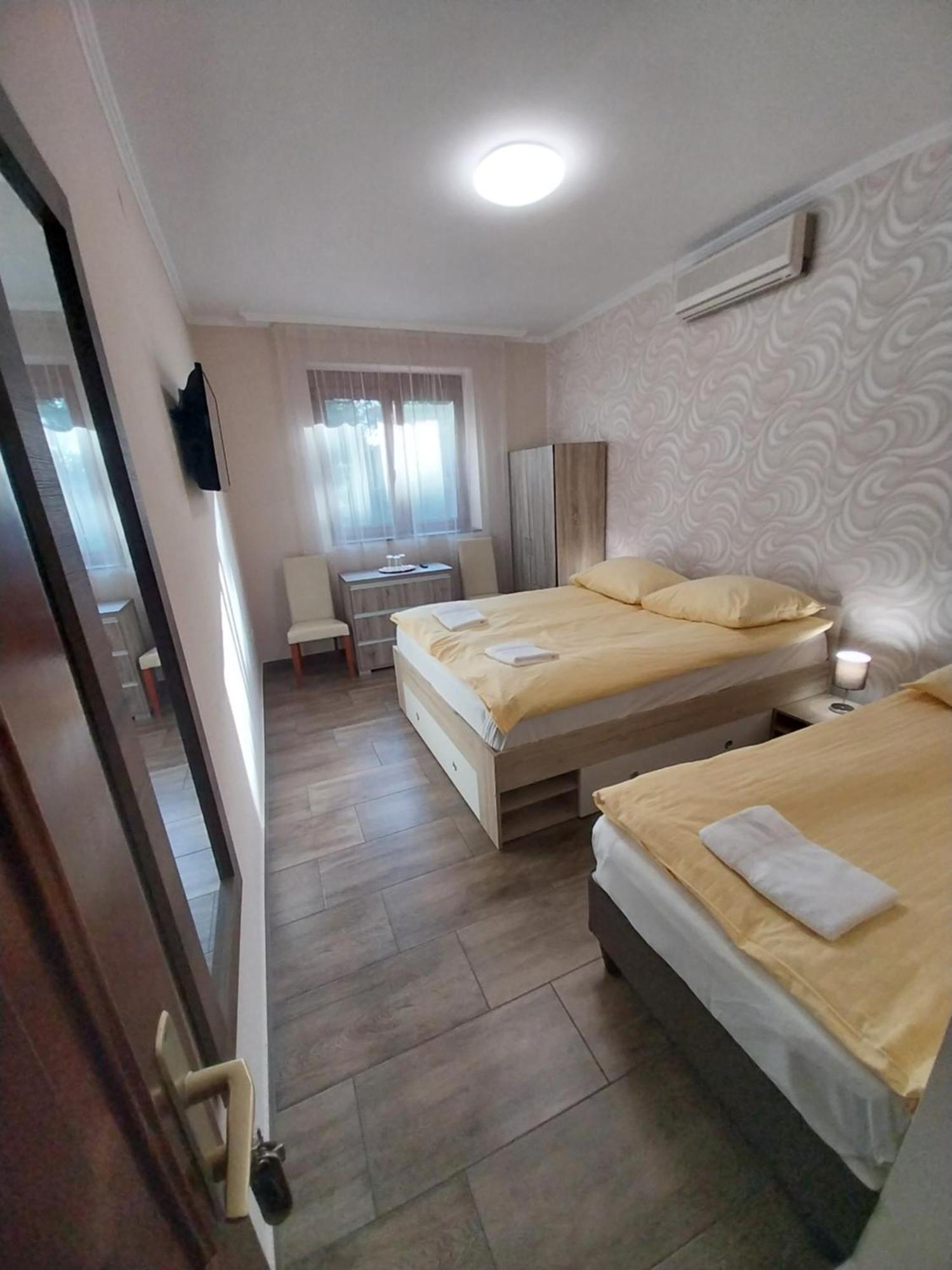 Fenyves Vendégház - Siófok Exterior foto